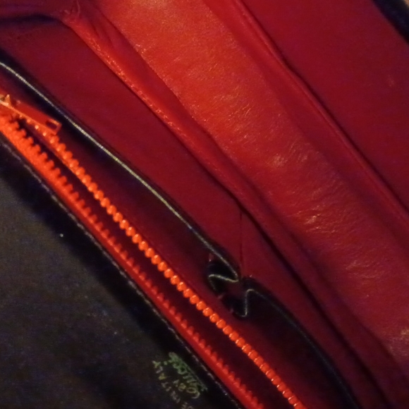 🤩🤩🤩Vintage Gucci bag. - Picture 2 of 9